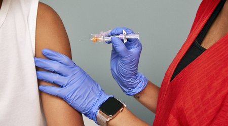 Koronavirus peyvəndi olanların NƏZƏRİNƏ – Vaksinlər sınaqdan keçirilmədən vurulub