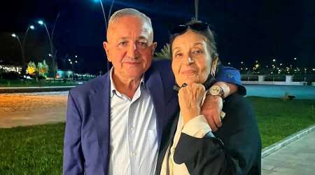 Vaqif Mustafayev Şəfiqə Məmmədova ilə bulvarda səmimi FOTOLARINI PAYLAŞDI