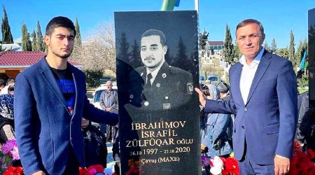 Mənsum İbrahimov şəhid qardaşı oğlunun məzarını ziyarət etdi - FOTO