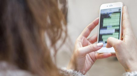 Bakıda “WhatsApp” “status”una görə qardaş bacısını bıçaqlayıb