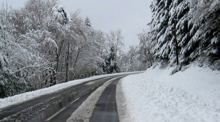 Sabah hava yağışlı keçəcək, dağlıq ərazilərdə qar yağacaq