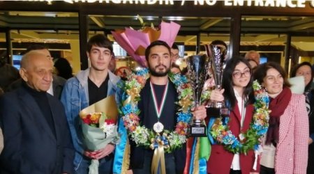 Şahmat üzrə dünya çempionlarımız Vətənə qayıtdı