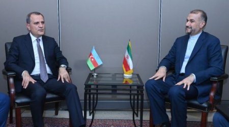Ceyhun Bayramov iranlı həmkarı ilə regiondakı vəziyyəti MÜZAKİRƏ ETDİ