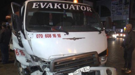 Bakıda evakuator qəza törətdi - Avtomobil piyadanın üzərinə aşdı - FOTO/VİDEO