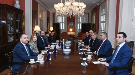 Ceyhun Bayramovun Ararat Mirzoyanla görüşü başladı - FOTO