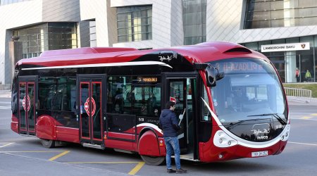 Paytaxtda 161 marşrut avtobusu GECİKİR