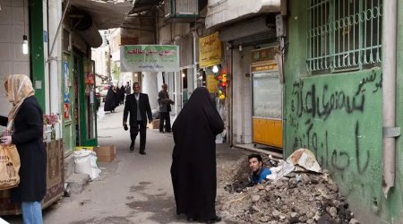 İran qorxuya düşdü: Zibil qutuları yığışdırılır - VİDEO