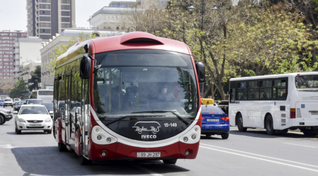 Bakıda 98 marşrut avtobusu GECİKİR