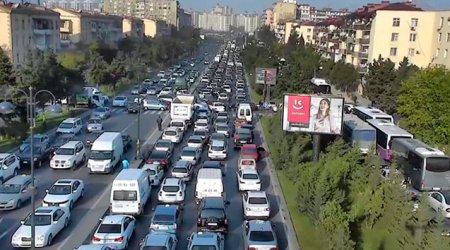 Paytaxtda tıxac olan YOLLAR - SİYAHI