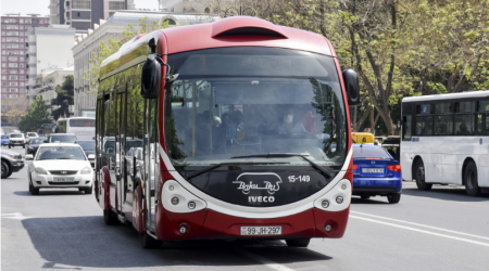 Bakıda 166 marşrut avtobusu GECİKİR