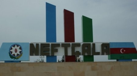 Neftçalada motosiklet sürücüsünü it dişlədi