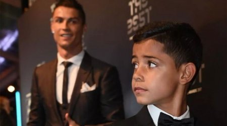 Ronaldo ailəsi ilə Səudiyyə Ərəbistanına gəldi