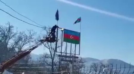 Laçın-Xankəndi yolundakı bayrağımız yeniləndi - VİDEO