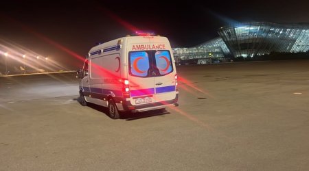 Səfirliyin yaralı əməkdaşları aeroportdan təcili yardım maşınları ilə aparıldı - VİDEO
