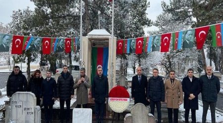 Azərbaycanın Türkiyədəki səfiri Rəsulzadənin məzarını ziyarət etdi - FOTO