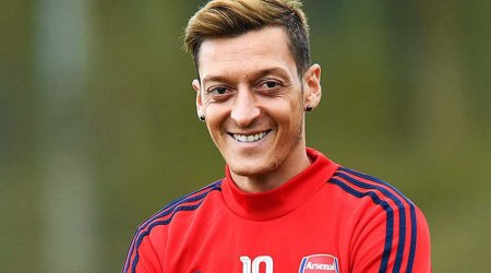 Məsut Özil karyerasını BAŞA VURDU