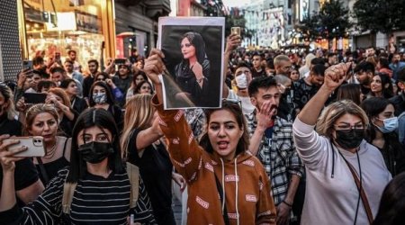 İranda həbs olunan etirazçılar əfv olundu