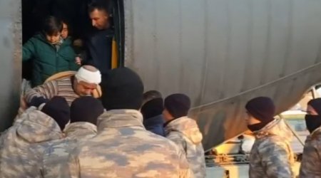 Zəlzələdə xəsarət alanlar Ərdoğanın təyyarəsi ilə xəstəxanalara aparıldı