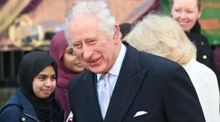 İngiltərə kralı məscidə yırtıq corabla gəlib - FOTO