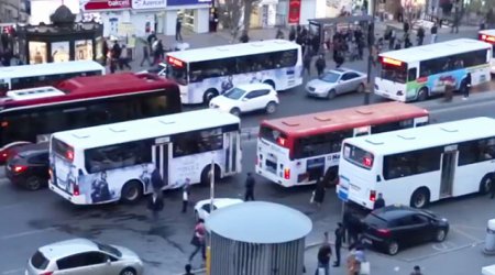 Bakıda marşrut avtobusu qəza törətdi - Ölən və yaralanan var