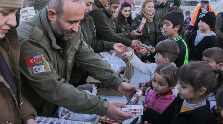 Azərbaycan Könüllü Həkimlər Assosiasiyası Kahramanmaraşda ehsan verdi - FOTO