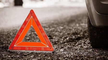 Cəlilabadda minik avtomobili aşdı – Ana və övladı xəsarət aldı