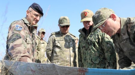 Hatayda NATO-nun göndərdiyi konteyner şəhərcik qurulur – FOTO