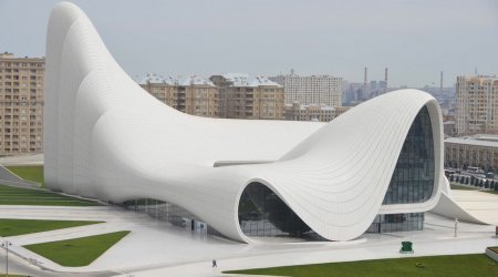 Heydər Əliyev Mərkəzinin səhnəsində “Qarabağnamə” tamaşası