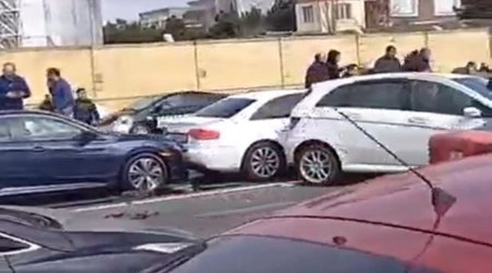 Paytaxtda körpüdə baş verən qəza TIXAC YARATDI - VİDEO 