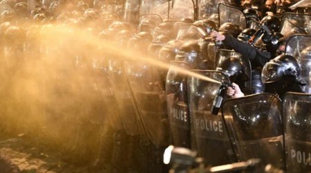 Gürcüstanda VƏZİYYƏT GƏRGİNDİR - VİDEO