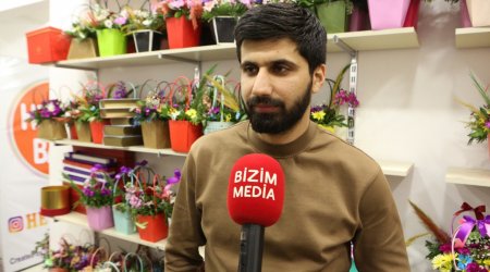 111 QIZILGÜL alan kişi piyada getdi - 8 MARTDA paytaxt küçələrində nə baş verir? - REPORTAJ 