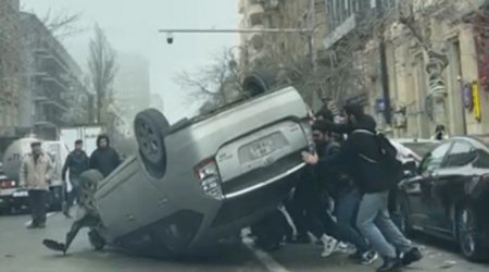 Bakıda ağır QƏZA: “Prius” aşdı - VİDEO