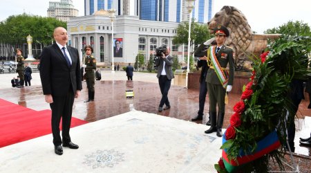 Azərbaycan Prezidenti Düşənbədə İsmoili Somoni abidəsini ziyarət etdi - FOTO/VİDEO