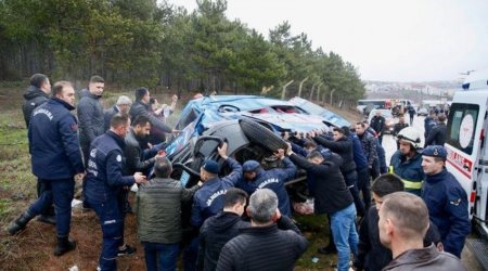Türkiyədə hərbçilərin olduğu avtobus qəzaya UĞRADI - 12 yaralı - FOTO