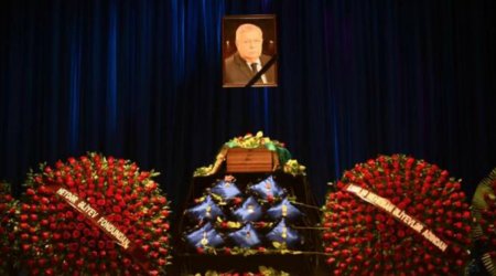 Prezident və birinci xanım Azərpaşa Nemətovla vida mərasiminə ƏKLİL GÖNDƏRİB