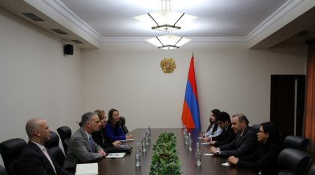 Dövlət Departamentinin rəsmisi İrəvana GEDİB 