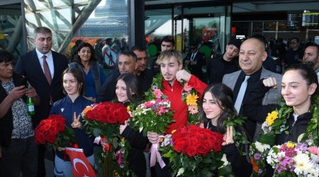 İrəvanda çempion olan türkiyəli ağırlıqqaldıranlar Azərbaycana GƏLDİ - FOTO