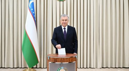 Şavkat Mirziyoyev referendumda səs verdi