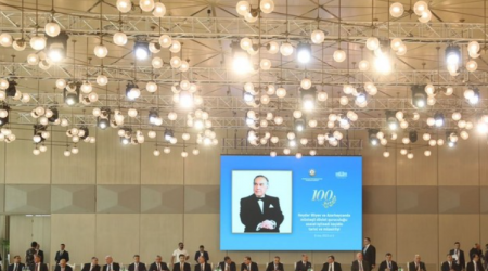 Heydər Əliyevin yubileyi ilə əlaqədar hazırlanmış poçt markası möhürlənib - FOTO 
