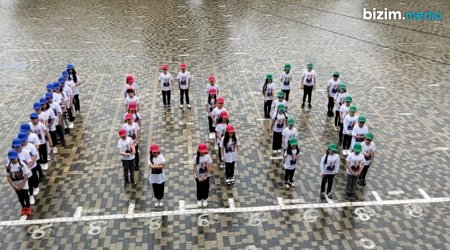 Paytaxtda şagirdlər Heydər Əliyevə həsr olunmuş “flashmob” HAZIRLADILAR – FOTO  