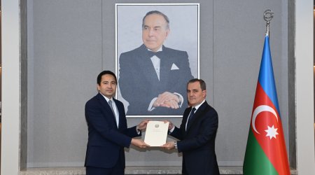 Qazaxıstanın yeni səfiri etimadnaməsinin surətini Ceyhun Bayramova TƏQDİM ETDİ - FOTO 