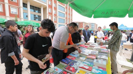 Naxçıvanda kitab bayramı: Müasirlərin əsərlərindən ibarət “I Naxçıvan Kitab Sərgisi” keçirilir - FOTO