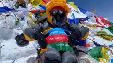 Everest zirvəsinə qalxan ilk azərbaycanlı xanım - FOTO