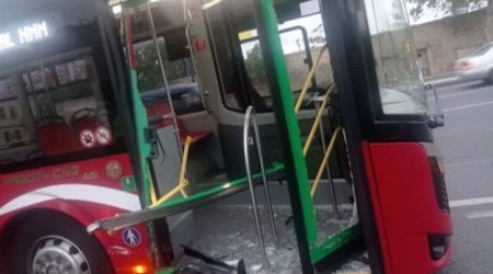 “Bakubus” avtobusunu daşladılar