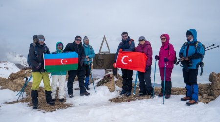 “Azərlotereya”nın bir qrup əməkdaşı “Heydər Zirvəsi”nə yürüş edib - FOTO/VİDEO