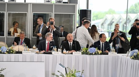 İlham Əliyev Kişinyovda enerji təhlükəsizliyinə həsr olunan dəyirmi masada iştirak edib - FOTO