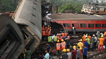 Hindistanda qatar qəzasında ölənlərin sayı 294-ə çatdı