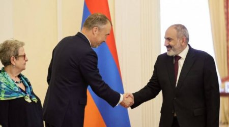 Paşinyan Aİ rəsmisi ilə Azərbaycanla münasibətlərin normallaşmasından DANIŞDI