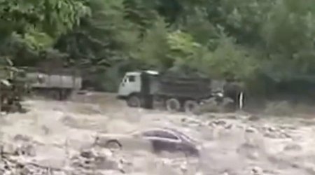İsmayıllıda sel maşını APARDI - VİDEO