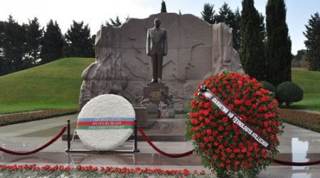 Bayram Beqay Heydər Əliyevin məzarını ziyarət ETDİ  